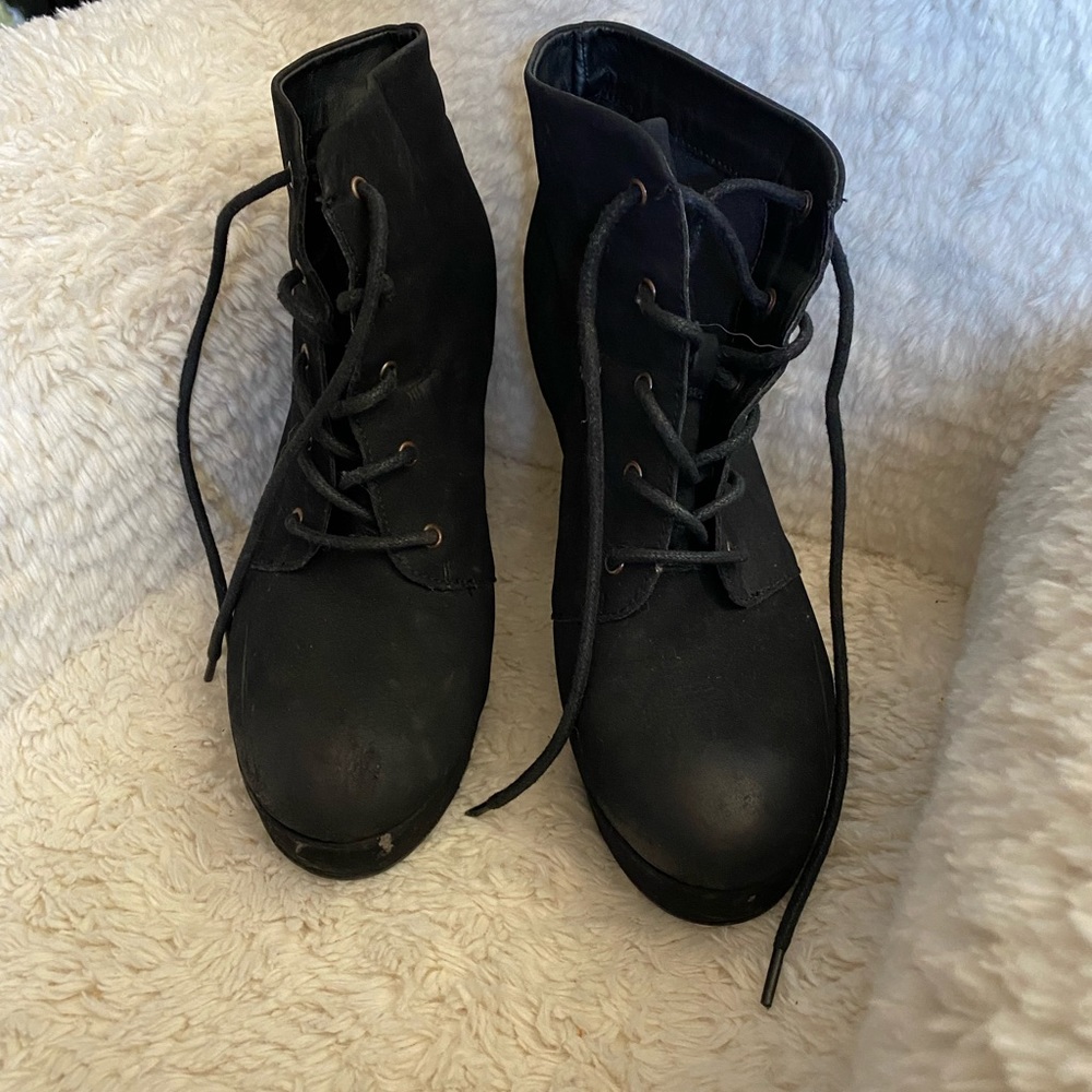 Heeled boots